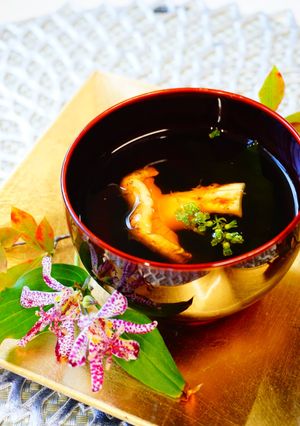 贅沢に松茸を食べる【松茸のお吸い物】-レシピのメイン写真
