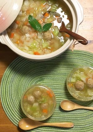 土鍋で！冷凍鶏団子と野菜のコンソメスープ-レシピのメイン写真