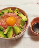 簡単★まぐろたたきとアボカド丼