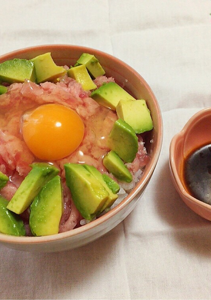 簡単★まぐろたたきとアボカド丼-レシピのメイン写真