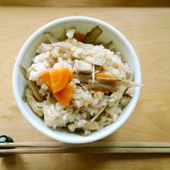 รูปของ 釜めし風炊き込みご飯