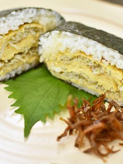 ちりめん入だしまき玉子のおにぎらず-レシピのメイン写真