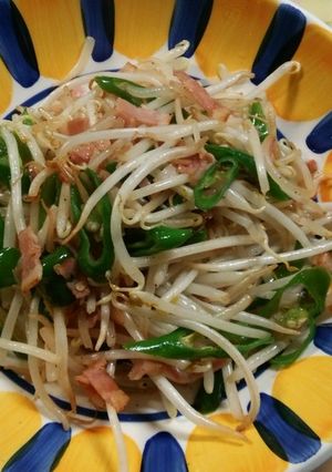 もやしベーコンの青とうがし炒め-レシピのメイン写真