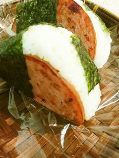 あらびきジューシーハムのおにぎり-レシピのメイン写真