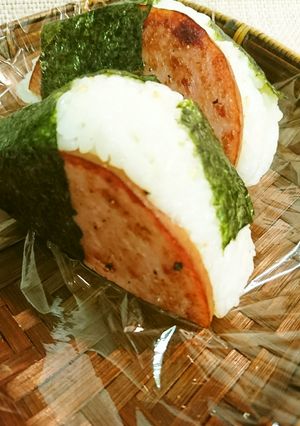 あらびきジューシーハムのおにぎり-レシピのメイン写真