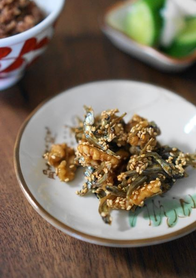食べる煮干しと胡桃の蜂蜜しょうゆ-レシピのメイン写真