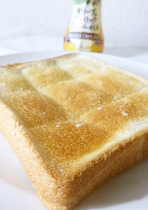 フレーバーオイルで簡単ガーリックトースト-レシピのメイン写真