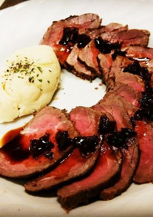 ストウブで絶品ソースのローストビーフ-レシピのメイン写真
