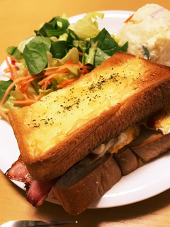 朝食に♡ベーコンエッグトースト-レシピのメイン写真