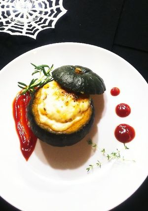 ハロウィンに！丸ごと南瓜の肉詰め焼き-レシピのメイン写真