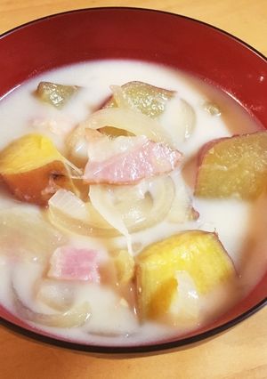 サツマイモとベーコンのミルクみそ汁-レシピのメイン写真