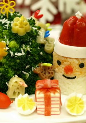 クリスマスツリーサラダとサンタおにぎり-レシピのメイン写真