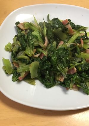 チンゲンサイの間引き菜とベーコンの炒め物-レシピのメイン写真
