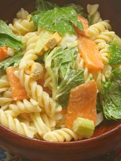 旬に食べたい!柿とセロリのマカロニサラダ-レシピのメイン写真