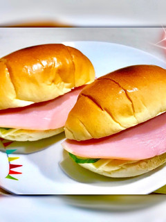 簡単朝食☆ロールパンでハムチーズサンド-レシピのメイン写真