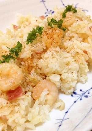 フライパンで簡単☆ご飯で作る♪えびピラフ-レシピのメイン写真
