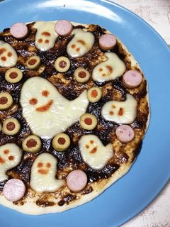 ハロウィン☆フライパンでおばけの黒いピザ-レシピのメイン写真