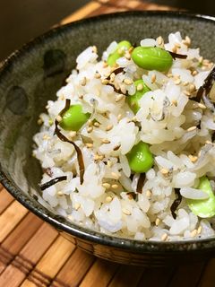 簡単!しらすと梅と枝豆と塩昆布の混ぜご飯-レシピのメイン写真