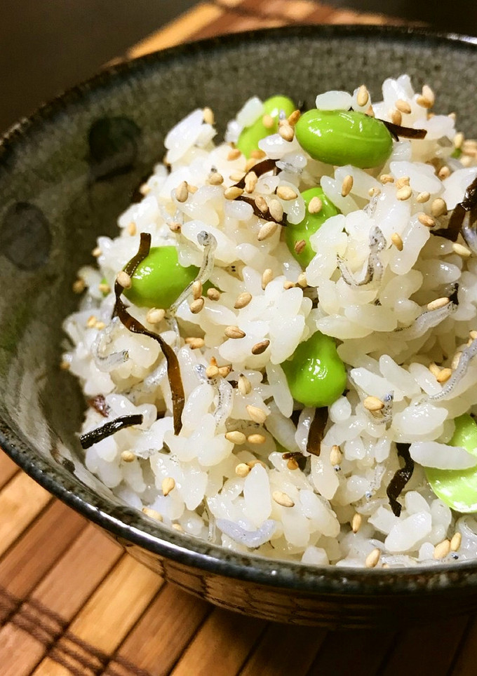 簡単！しらすと梅と枝豆と塩昆布の混ぜご飯-レシピのメイン写真