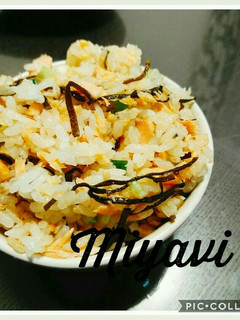冷や飯でも♪鮭と塩昆布の混ぜご飯♡-レシピのメイン写真