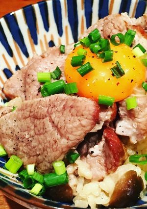 豚肩ロースとキノコの炊き込みごはん丼-レシピのメイン写真
