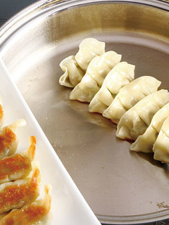 ステンレス鍋で餃子を焼く-レシピのメイン写真
