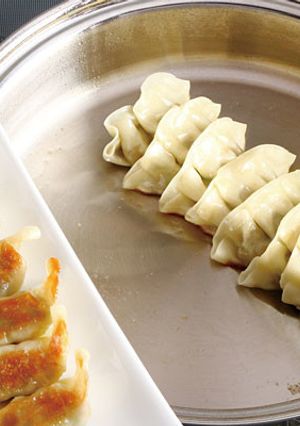 ステンレス鍋で餃子を焼く-レシピのメイン写真
