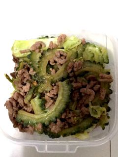 ゴーヤとキャベツのそぼろ炒め-レシピのメイン写真