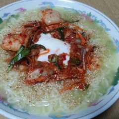 รูปของ キムチ温玉塩ラーメン