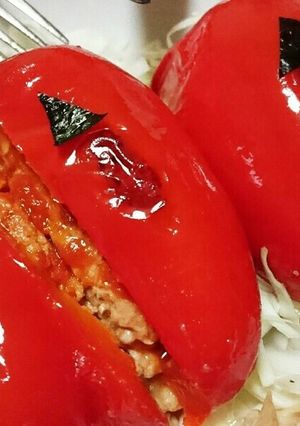 中から血が!?パプリカの肉詰め-レシピのメイン写真