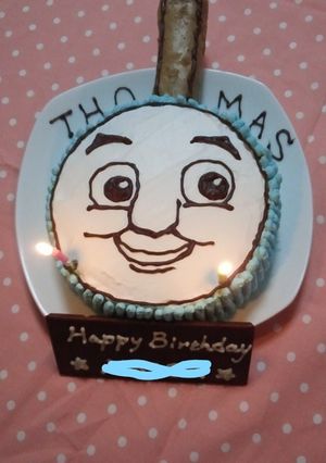 簡単トーマスお誕生日ケーキ-レシピのメイン写真