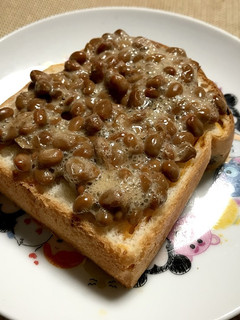 簡単で時短*納豆チーズパン*-レシピのメイン写真