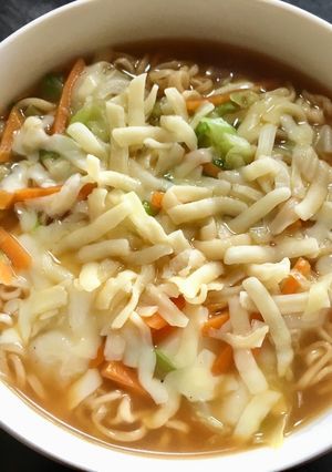 お餅とチーズであったかラーメン♪-レシピのメイン写真