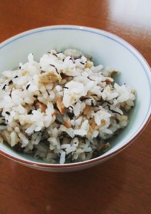 ツナとヒジキと梅干しの炊き込みご飯-レシピのメイン写真