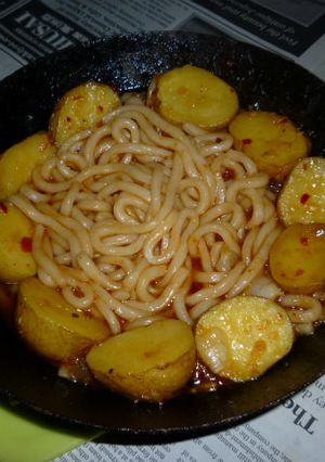 ポテトたっぷり焼きうどん～チリソース味-レシピのメイン写真