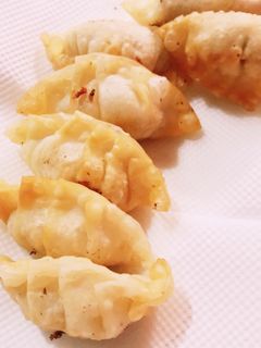ご飯が進む!ツナと玉ねぎの揚げ餃子-レシピのメイン写真