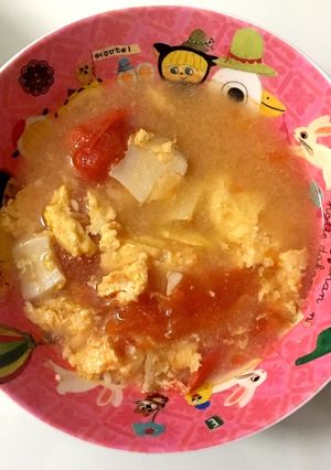 きのこ入り♪トマトとふわふわ卵のお味噌汁-レシピのメイン写真