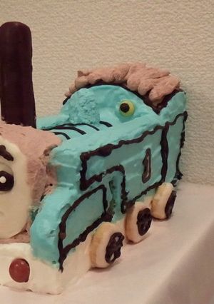 お誕生日に♪立体トーマスケーキ-レシピのメイン写真
