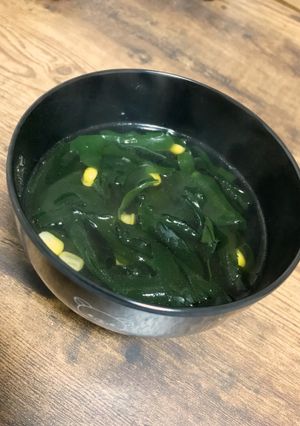 注ぐだけ。わかめとコーンのコンソメスープ-レシピのメイン写真