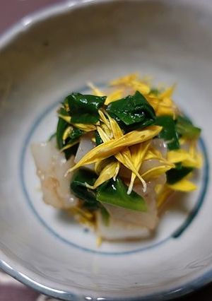 つるむらさきと烏賊、菊花の和え物-レシピのメイン写真