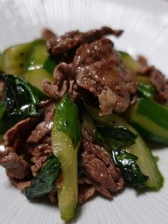 つるむらさきと胡瓜、牛肉の炒め物-レシピのメイン写真