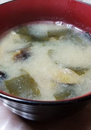 シモコシとワカメ、打ち豆の味噌汁-レシピのメイン写真