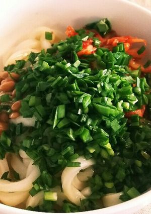 ニラたっぷり☆酢納豆で簡単スタミナうどん-レシピのメイン写真