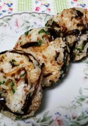 食べてみて!!やみつきおにぎり☆-レシピのメイン写真