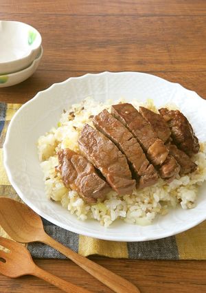休日ランチに大人気♪ビーフピラフ-レシピのメイン写真