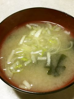 すぐ出来る簡単わかめの味噌汁-レシピのメイン写真