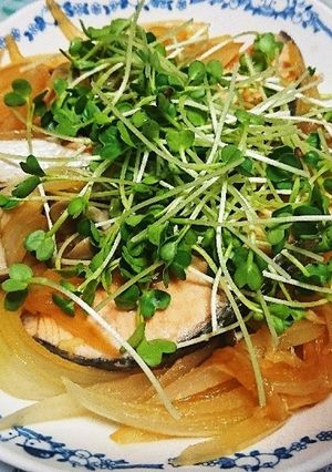 鮭と玉ねぎとしめじのしょうがポン酢蒸し♡-レシピのメイン写真