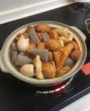 寒い季節のアツアツおでん。味噌をつけて