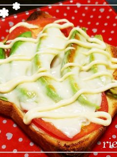 アボカド&トマトピザwithわさびマヨ-レシピのメイン写真