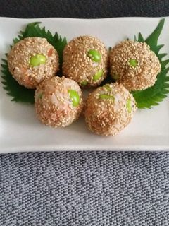 和風 白ごまだんごおにぎり-レシピのメイン写真